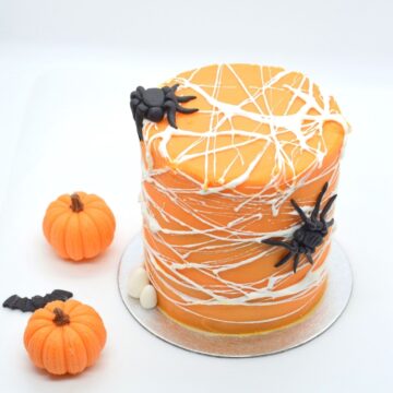 Halloween spiderweb orange and vanilla mini cake