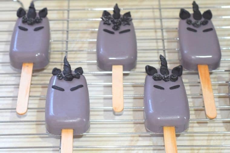 Scary spooky unicorn Halloween cakesicle / cake popsicle / cake lolly