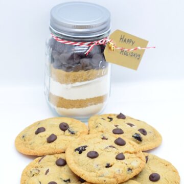 Mason Jar Vegan Cookie Mix Christmas Gift – Vegan Cranberry Dark Chocolate Chip Cookie Mix