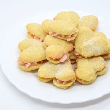 strawberry heart melting moments sandwich cookies