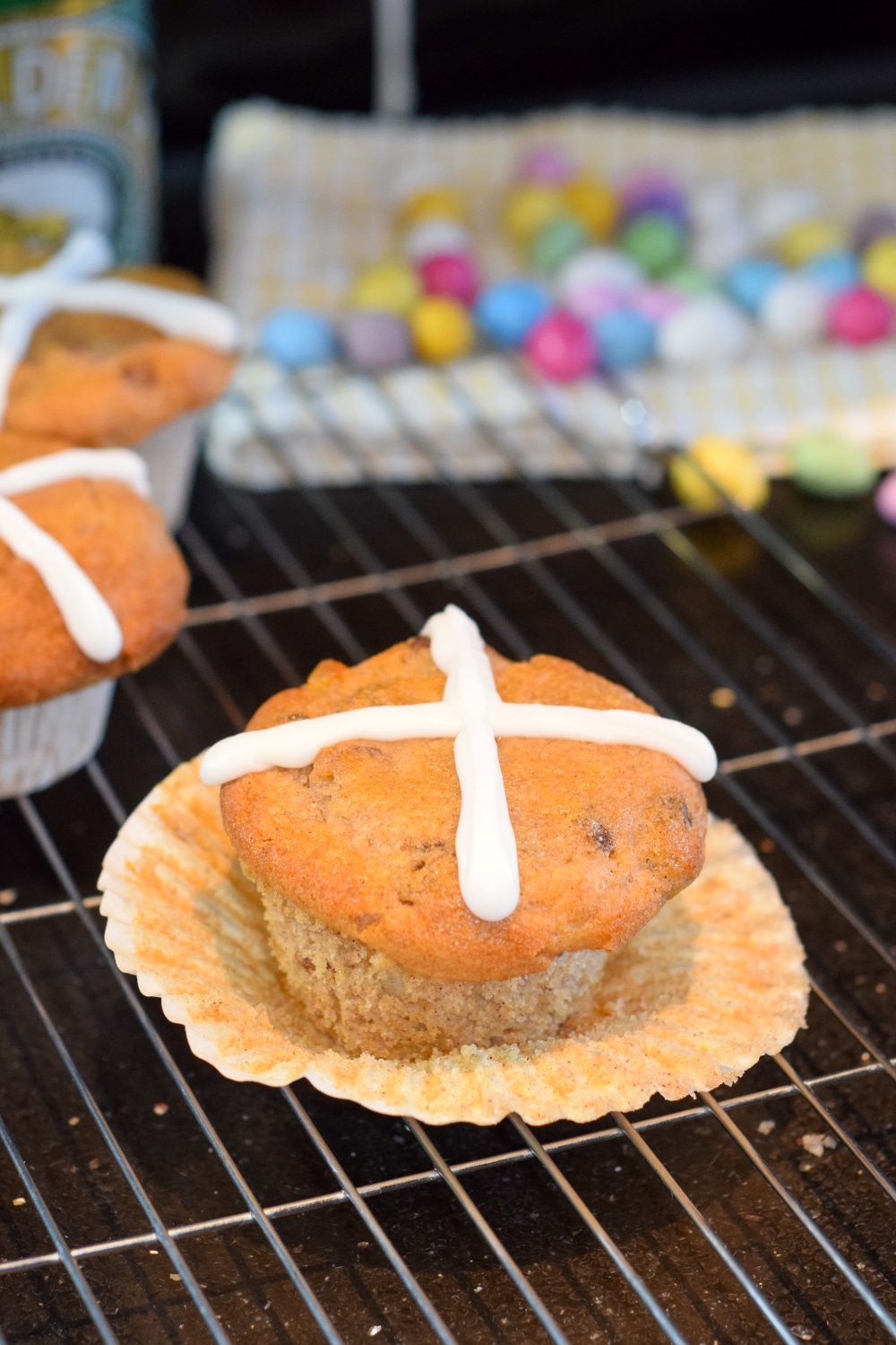 Easy homemade hot cross bun muffins (without yeast) - Easter recipe
