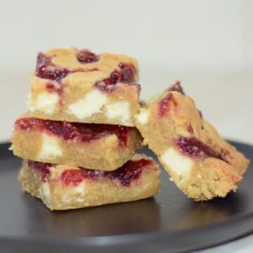 Bakewell cookie bars recipe with white chocolate chips and jam
