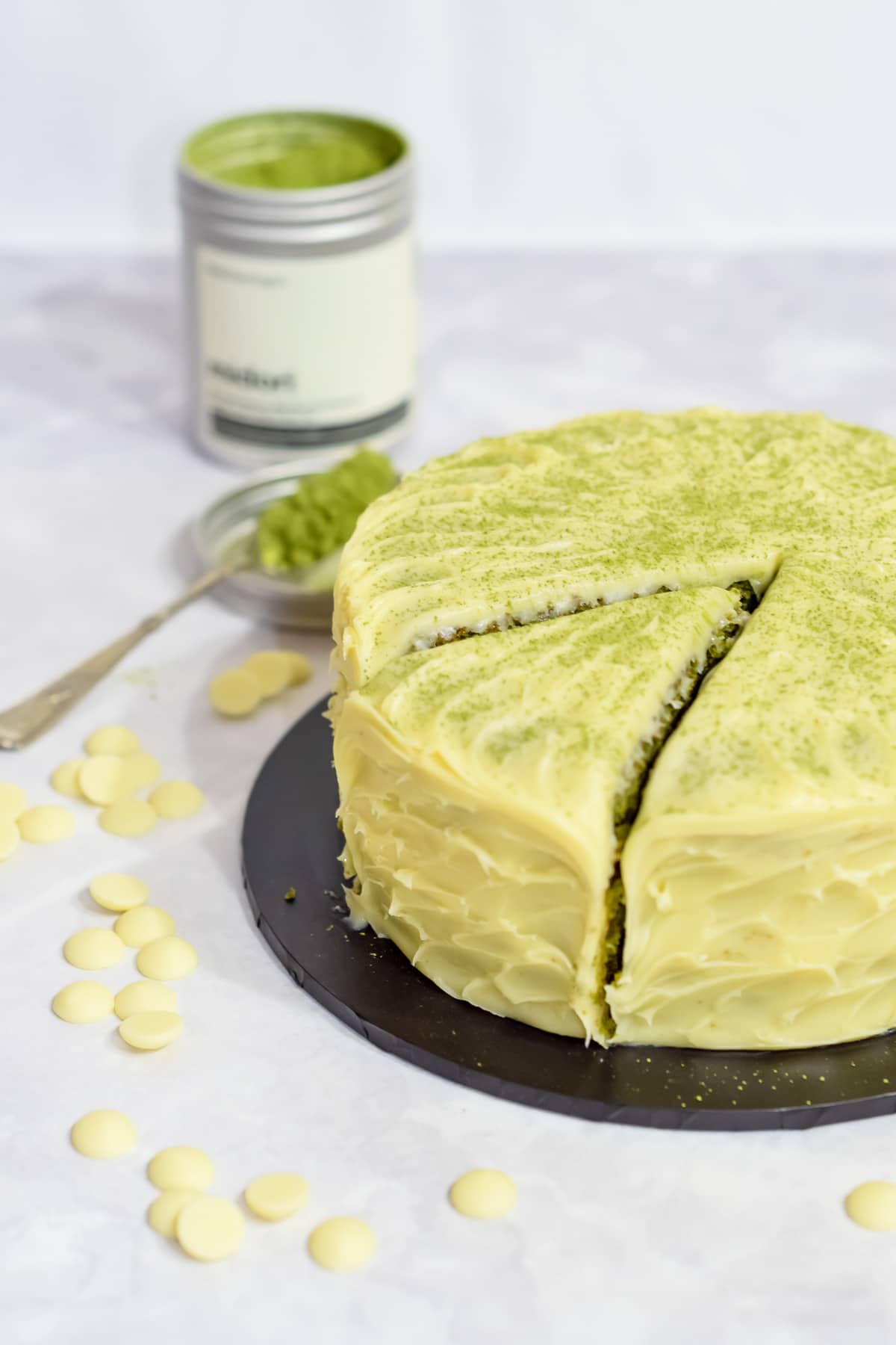 easy matcha green tea cake with white chocolate ganache frosting and matcha powder