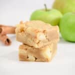 Apple cinnamon blondies squares with apples and cinnamon.